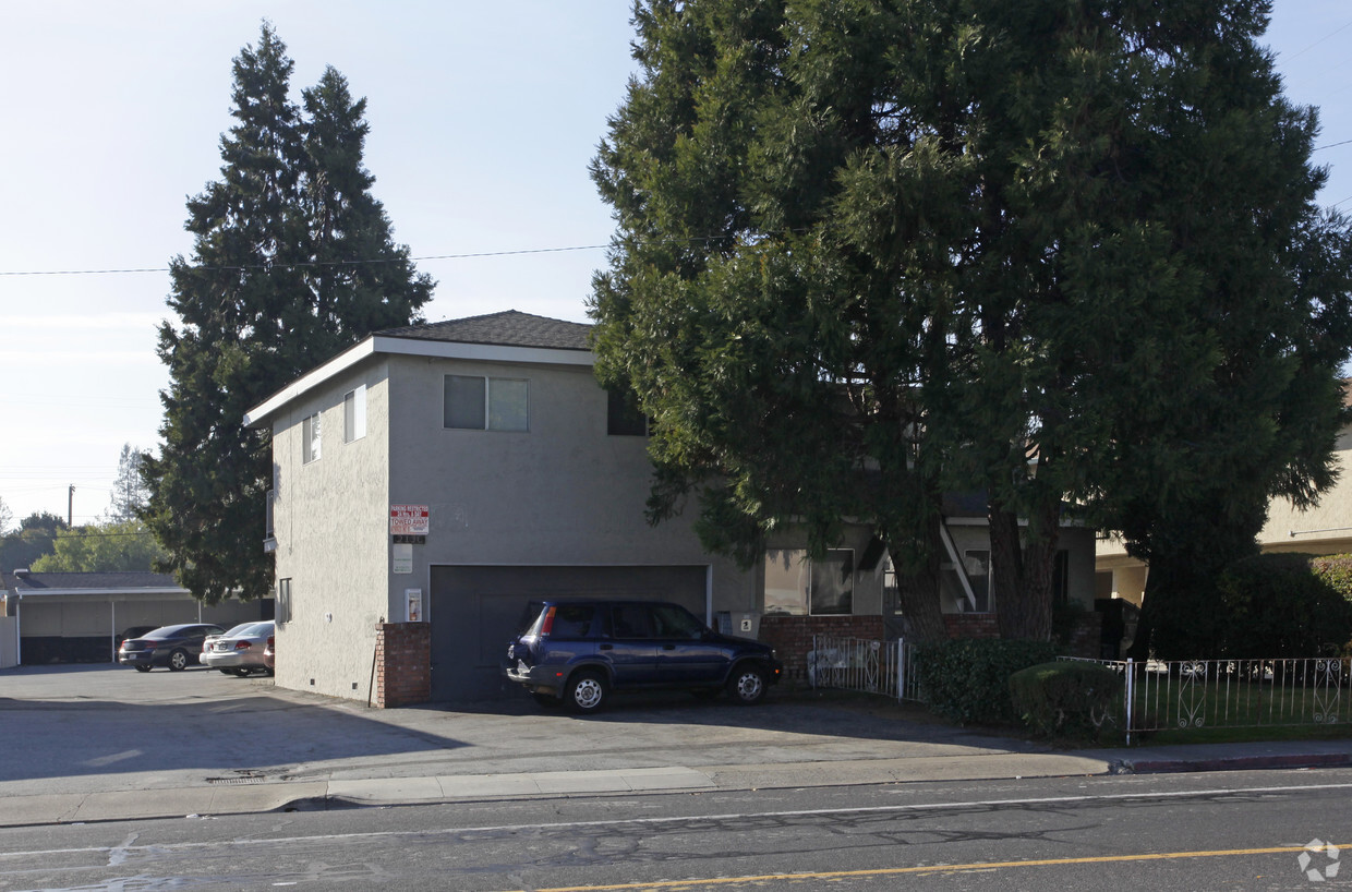 Primary Photo - 2136 Monroe Street