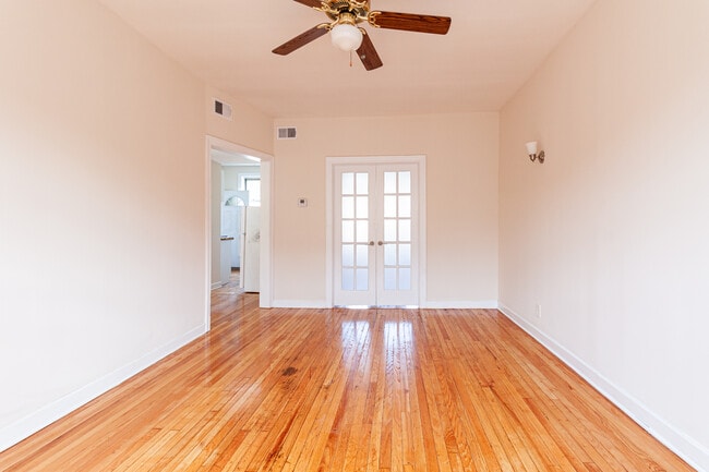 Building Photo - 540 W Aldine Ave