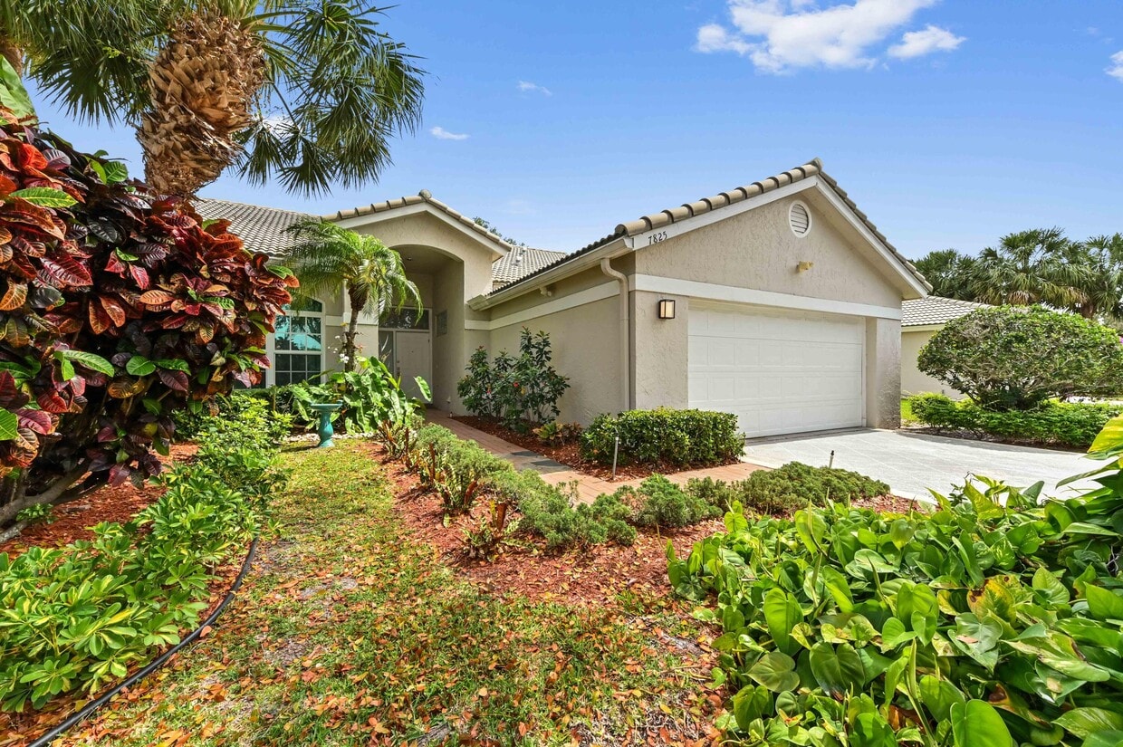 Foto principal - 7825 Aberdeen Lakes Dr
