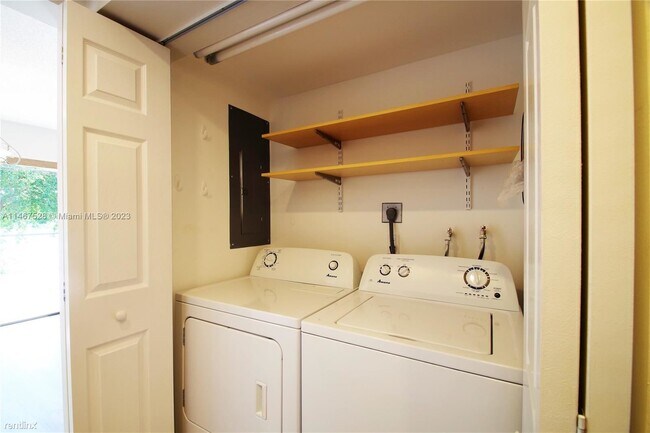 Foto del edificio - 3 br, 2.5 bath Townhome - 3088 Bermwood Ln...