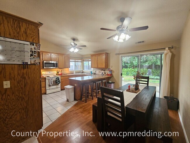 Foto del edificio - Spacious 4-Bedroom Home in Mary Lake Neighborhood Available January 15th!