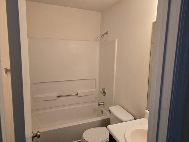 Building Photo - 60 Leeward Dr