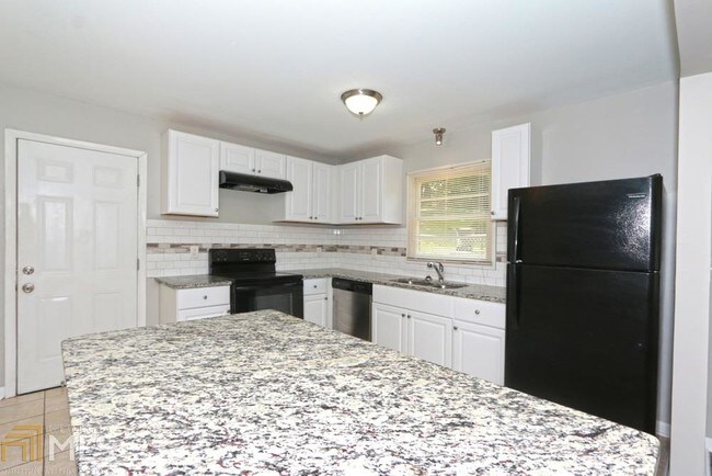 Building Photo - 5375 Longmeadow Ln
