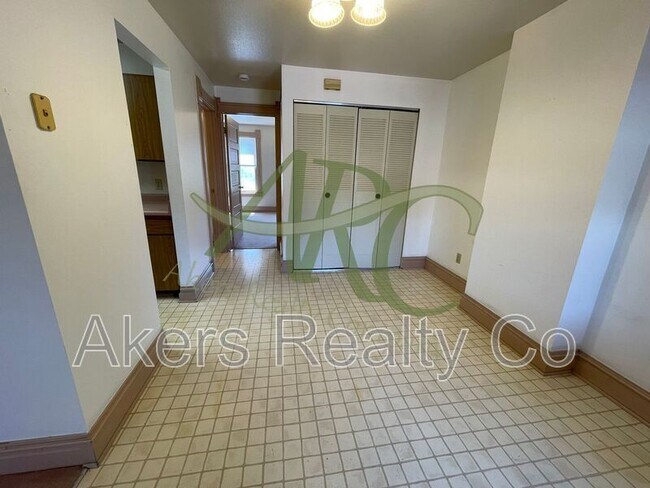 Foto del edificio - 411 W 11th St