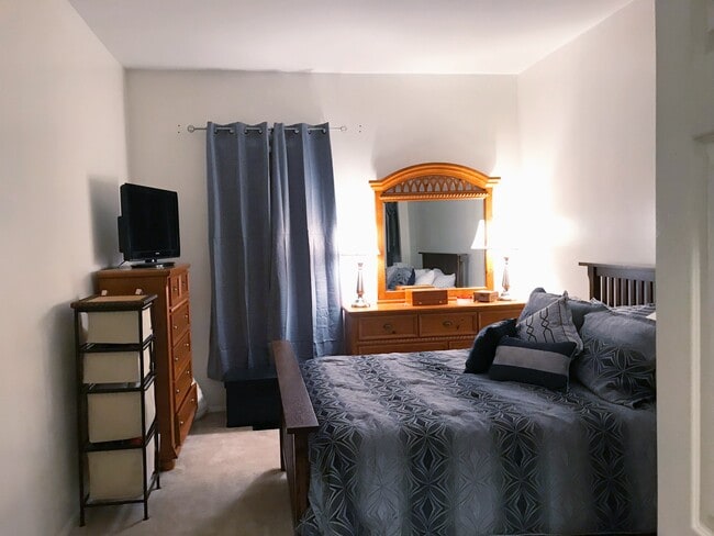 Bedroom - 146 Adams St