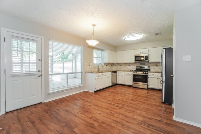 Building Photo - 18014 Glenledi Dr