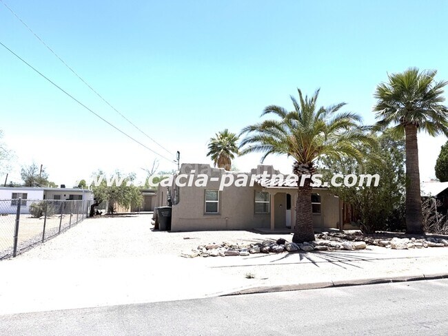 Foto del edificio - 2 Bedroom home on a large lot