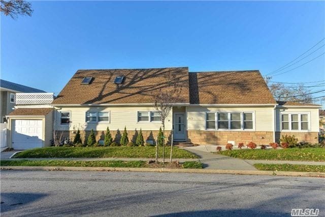 Foto principal - 375 E Hudson St