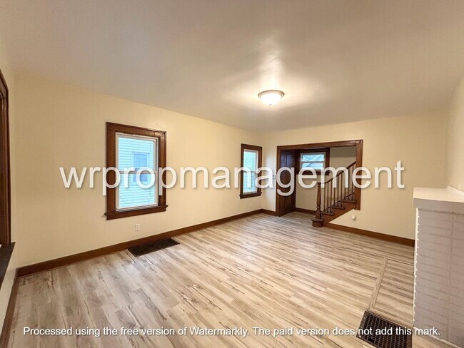 Foto del edificio - 4121 Kingsbury Ave