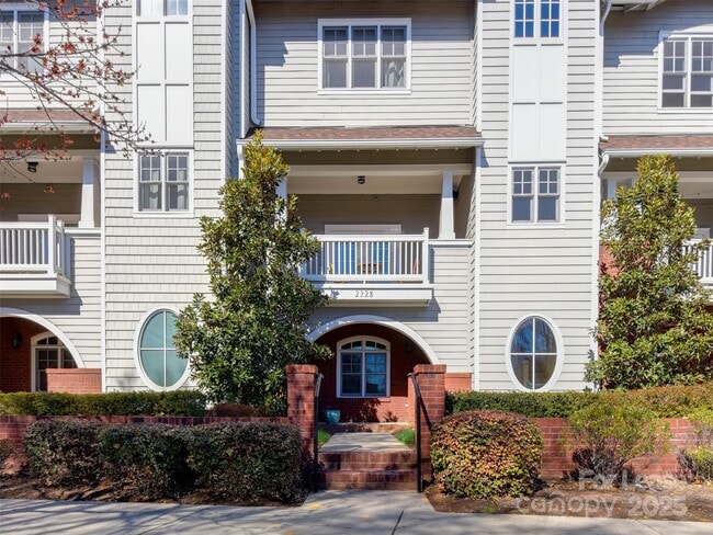 Photo - 2228 Lyndhurst Ave Townhome