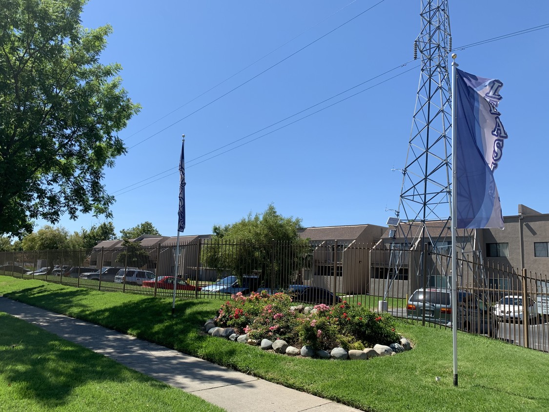 Primary Photo - Cedar Ridge Apartments