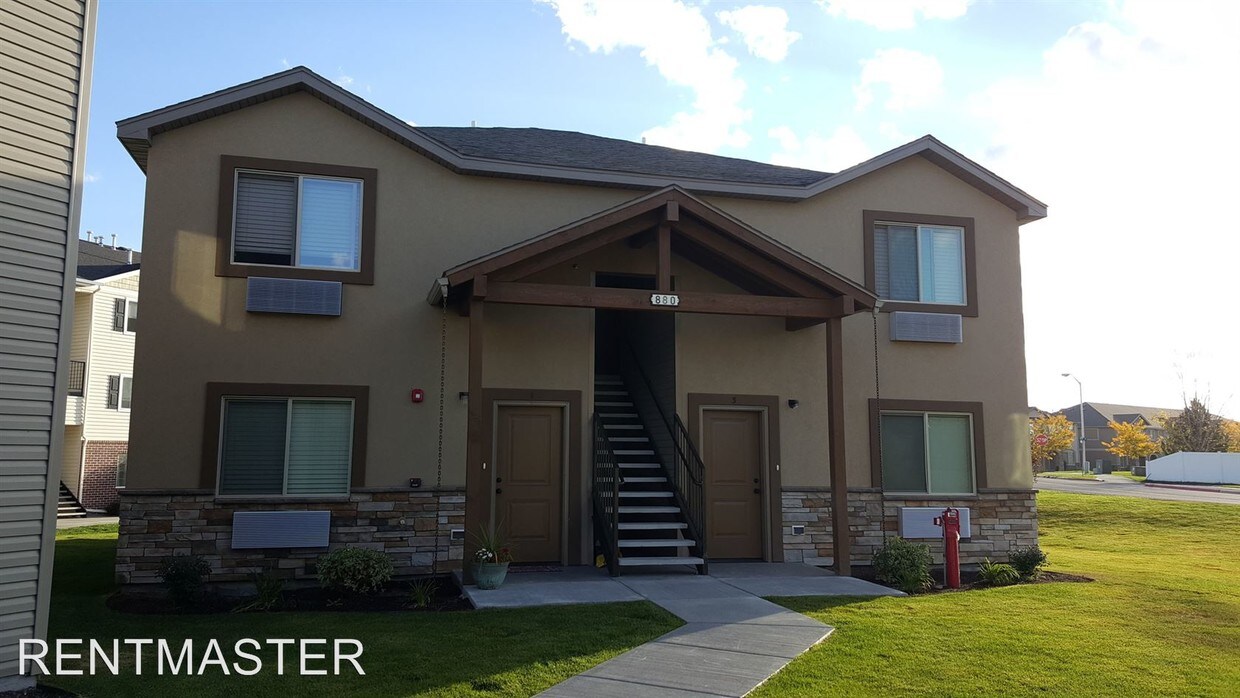 Foto principal - 880 Everett Pl