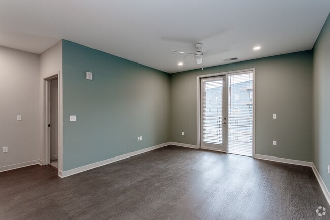 2BR, 2BA - Metropolis - The Backyard at One North