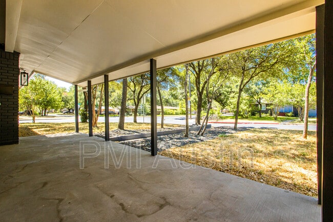 Building Photo - 1614 Corona Dr