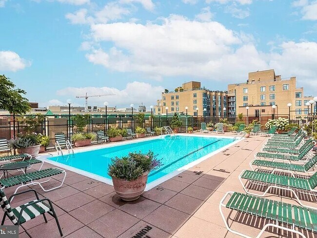 Foto del edificio - 1420 N St NW