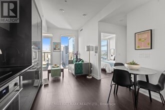 Building Photo - 238 Simcoe St