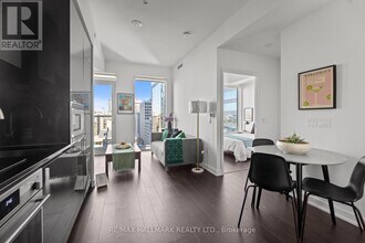 Building Photo - 238 Simcoe St