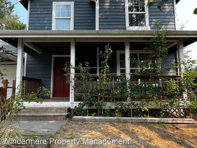 Building Photo - 3 br, 2.5 bath House - 6238 NE Center St