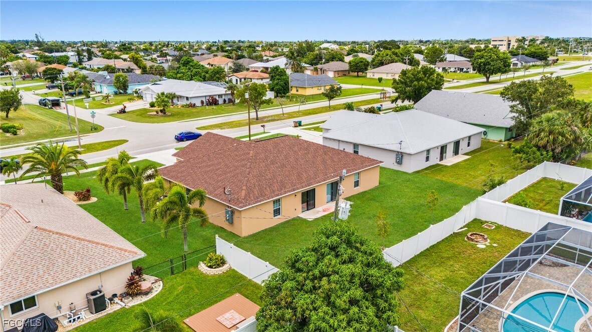 Foto del edificio - 1411-1413 Academy Blvd