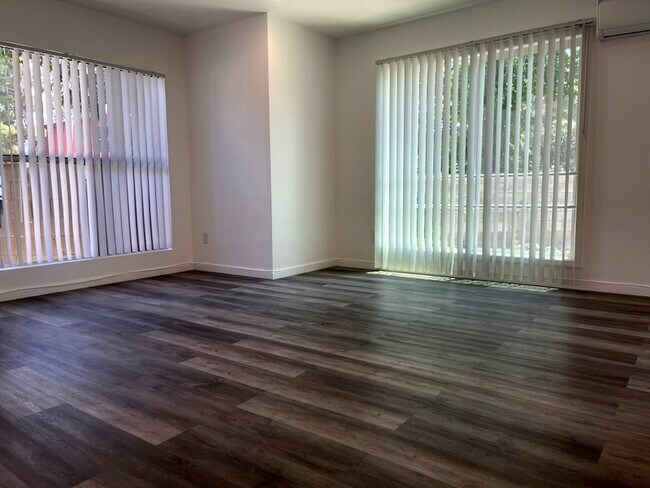 Living Room - 10431 Kailua Ln