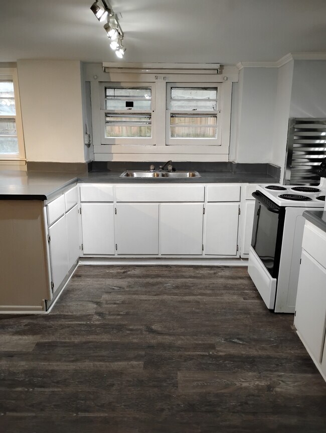 Foto del edificio - 210 Edward St