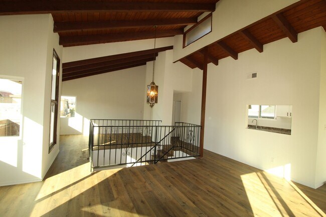 Foto del edificio - Oxnard Shores Beach Home- Walk To The Sand!