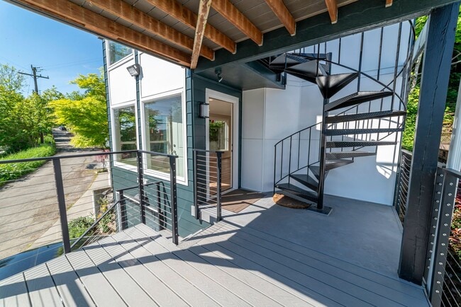 Foto del edificio - 329 Lakeside Ave S