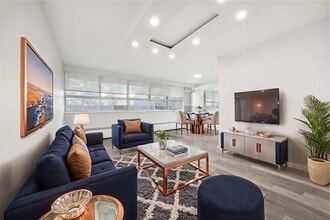Building Photo - 65 Thorncliffe Park Dr