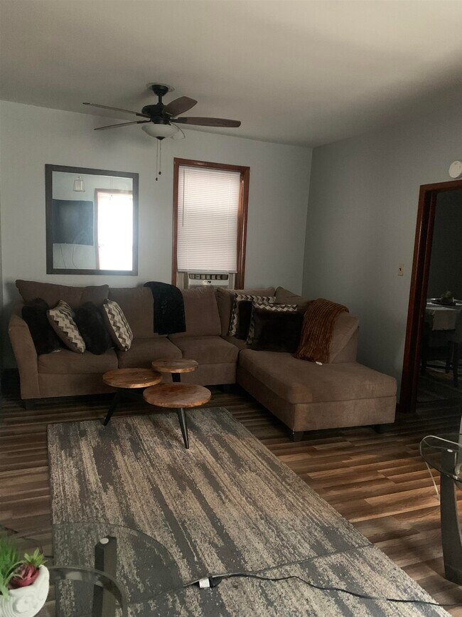 Foto del edificio - 90 Williams Ave