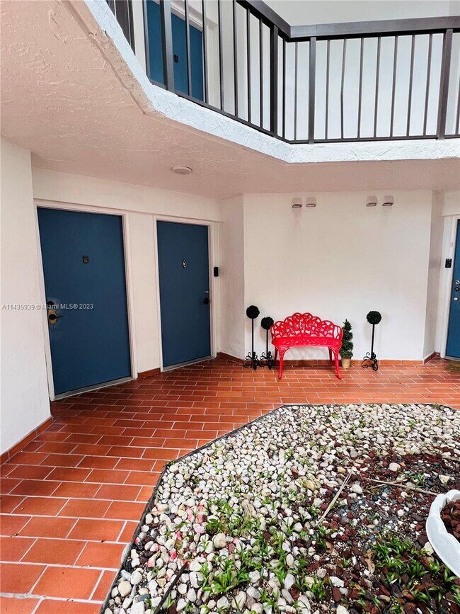 Foto del edificio - 9419 Fontainebleau Blvd