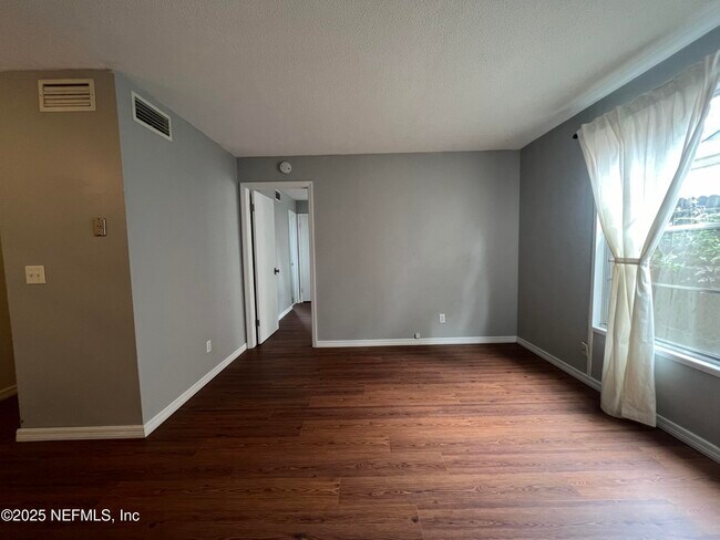 Foto del edificio - 2960 Remington St