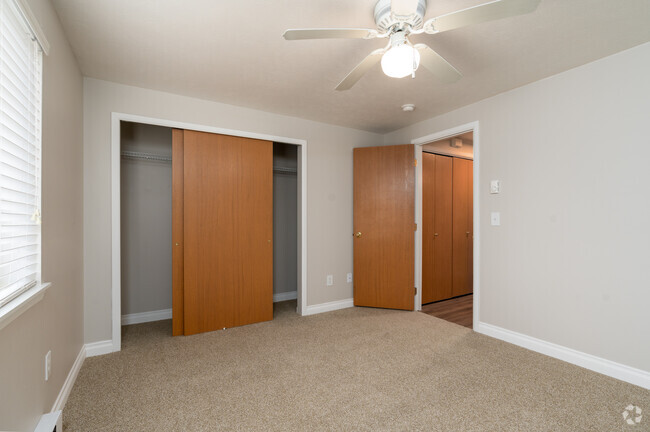 1BR, 1BA - 692SF - Canyon Greens Apartments