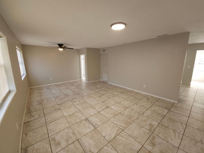 Foto del edificio - FOR RENT!!! BEAUTIFUL AND SPACIOUS 3 BEDRO...