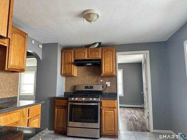 Foto del edificio - 210 Bouley Ave