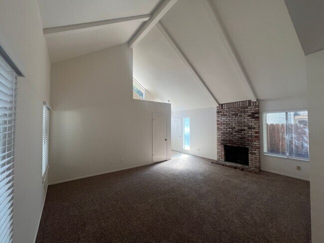 Building Photo - Floyd Ave - Duplex