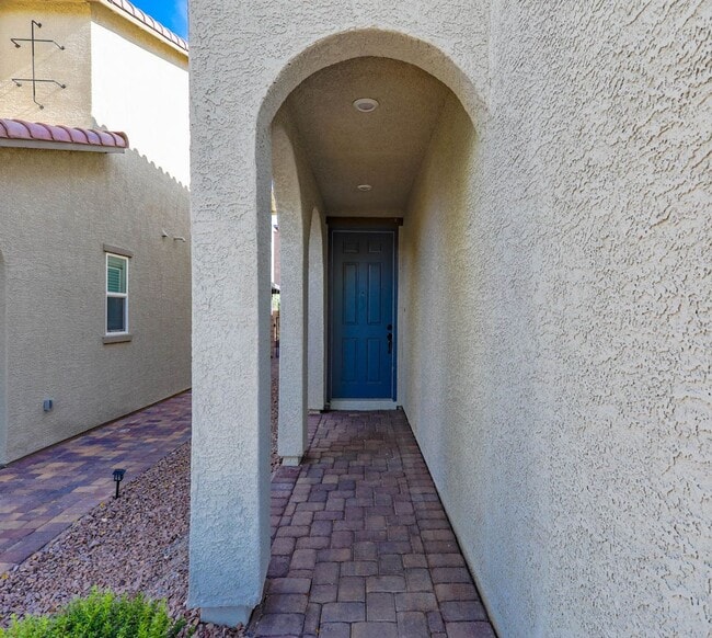 Building Photo - 4 Bedroom, Den, and Loft Southwest Gated C...