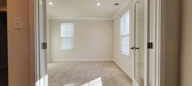 Foto del edificio - Brand new 3 story Townhome in Centerpointe...