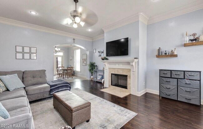 Building Photo - 300 Overbrook Dr