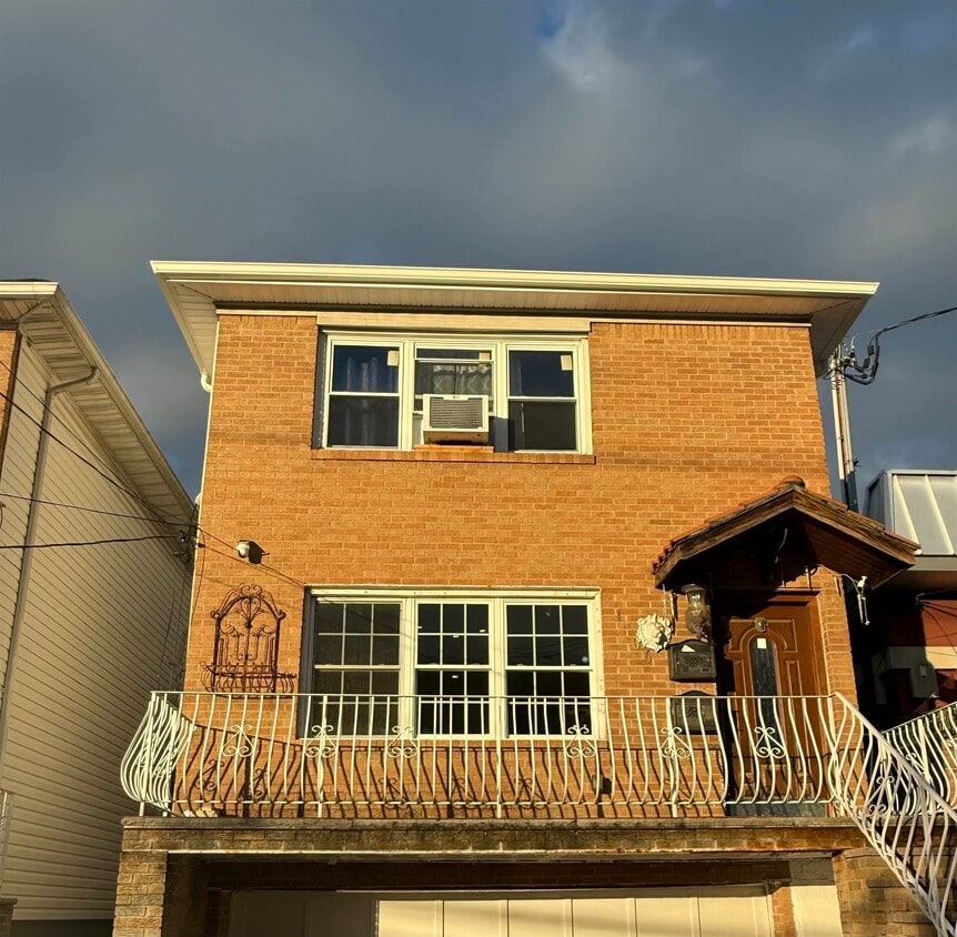 Primary Photo - 1106 91st St