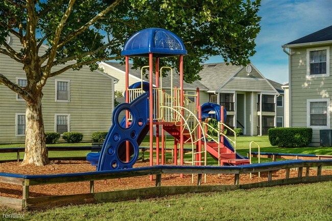 Building Photo - 3408 Lancaster Ct