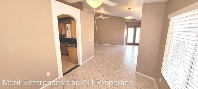 Foto del edificio - 3 br, 2 bath House - 205 W JASPER DR