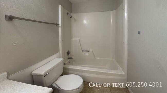 Foto del edificio - 2 Bed 1 Bath Apartment