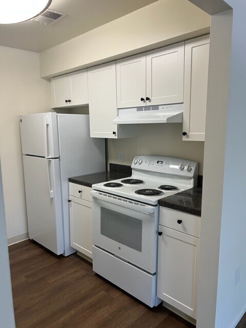 Highland Gardens Apartments (Leasing Office) primary photo