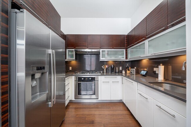 Foto del edificio - 650 Montgomery St