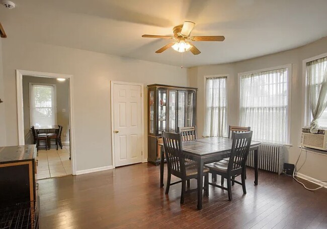 Building Photo - 2615 Penbrook Ave