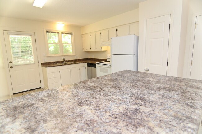 Foto del edificio - 6114 Deerwood Pl
