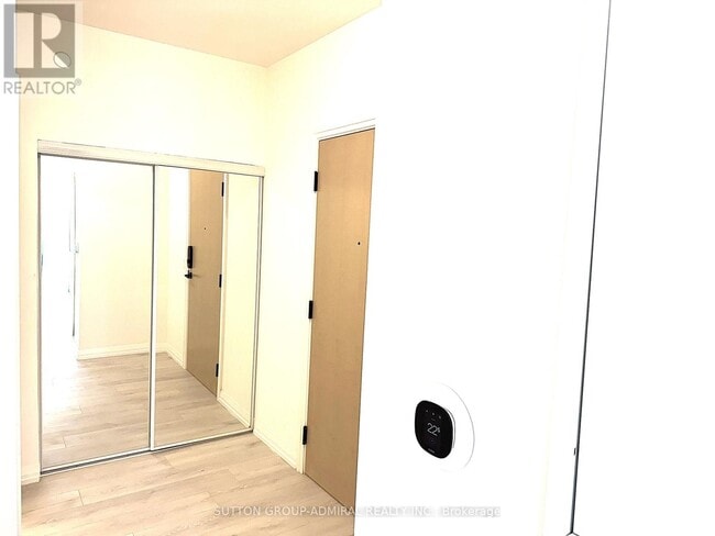 Building Photo - 280 Dundas St W