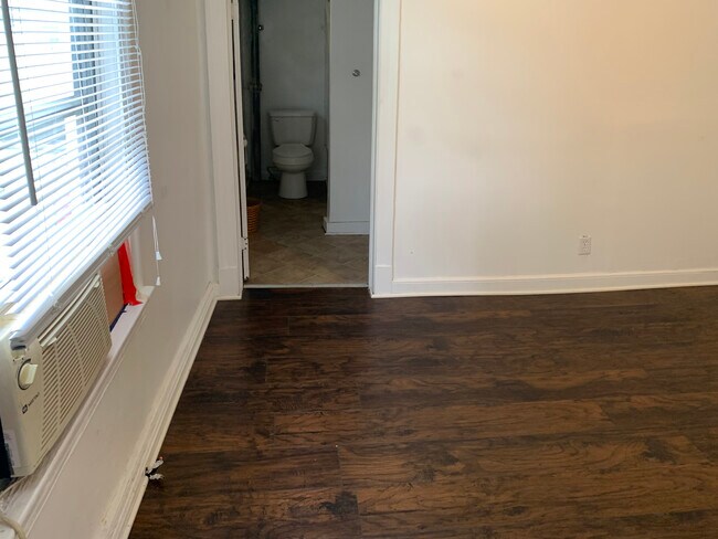 Building Photo - 922 Morton Ln