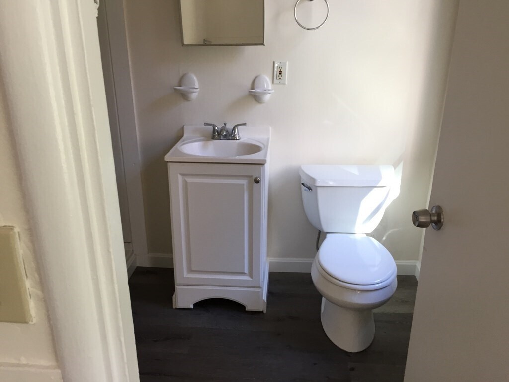 Foto principal - 202 Walden St
