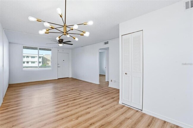 Foto del edificio - 5095 Bay St NE